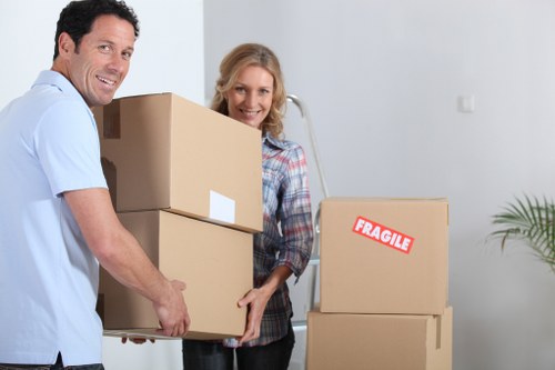 Selecting packing supplies and boxes in Brompton for organised moving